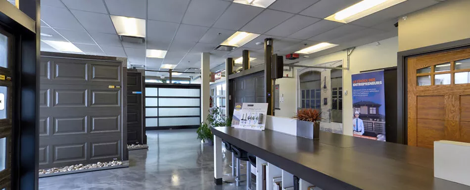 JPR présente un bel éventail de portes de garage Garaga dans sa salle de montre et vous offre des conseils d'experts pour vous aider à choisir la porte de garage idéale.